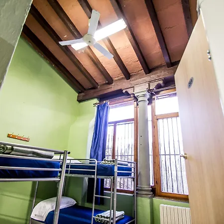 Auberge de jeunesse Santa Monaca *