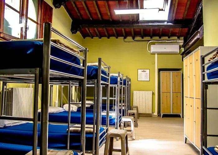 Santa Monaca Hostal *