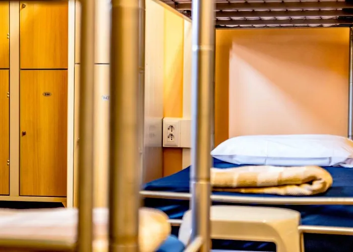 Santa Monaca Hostel *