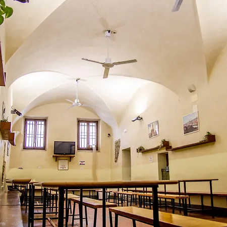 Santa Monaca Albergue *