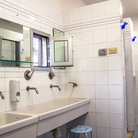 Santa Monaca Albergue *