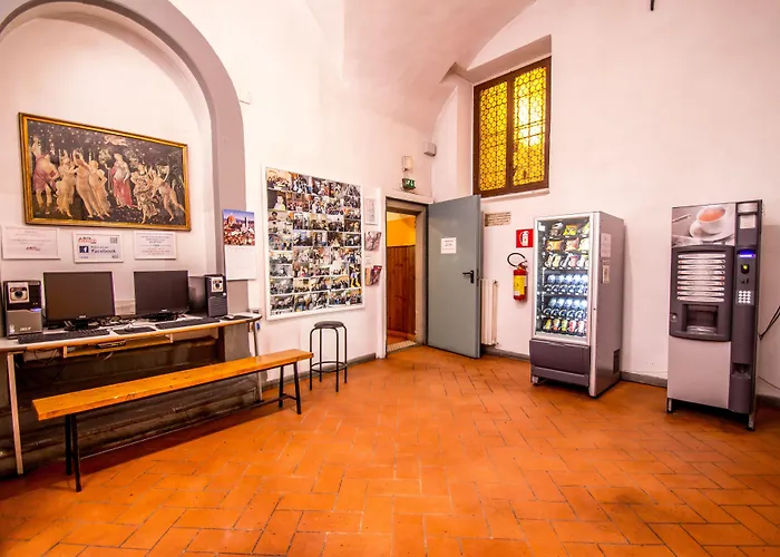 Santa Monaca Hostel *